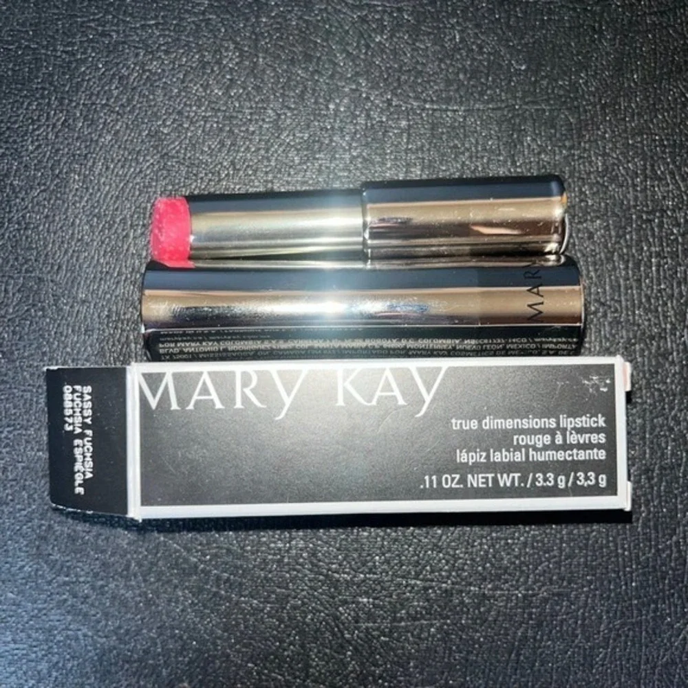 New Mary Kay True Dimensions Lipstick - Sassy Fuchsia - Full Size - NIB